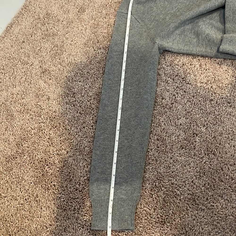 - Boys Gap kids large regular grey V-neck sweater - Picture 9 of 10